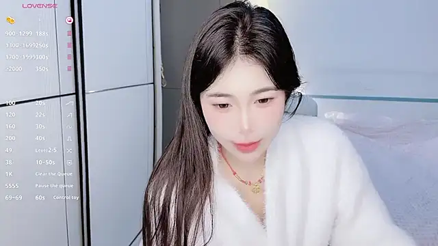 Snapshot of White-Star chatting on February 2025 02:04:02 PM White-Star online show from February 2025 02:04:02 PM