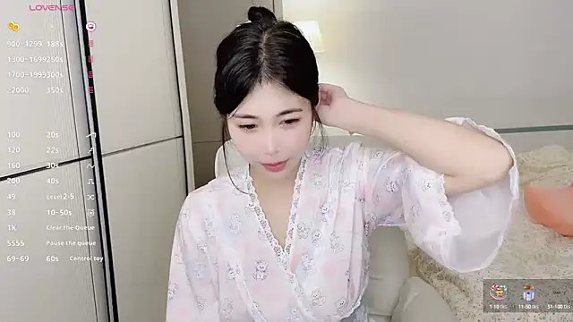 Snapshot of White-Star chatting on March 2025 04:07:02 PM White-Star online show from March 2025 04:07:02 PM