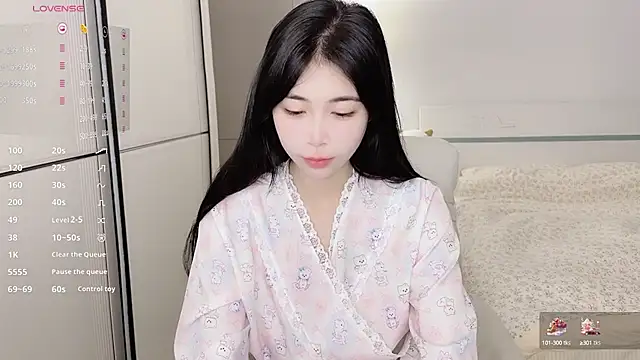 Snapshot of White-Star chatting on March 2025 12:04:01 PM White-Star online show from March 2025 12:04:01 PM