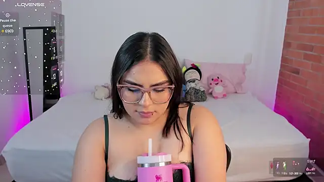 charlotte blass online show from December 2024 04:21:02 PM