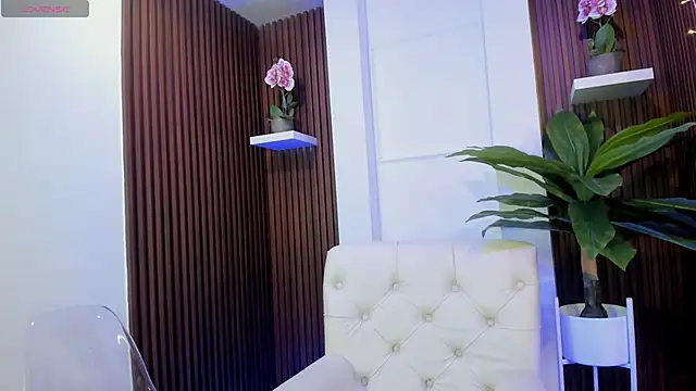 Snapshot of CattleyaScaly chatting on December 2024 07:48:02 PM CattleyaScaly online show from December 2024 07:48:02 PM