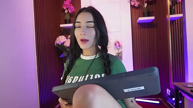 Snapshot of CattleyaScaly chatting on October 2025 07:37:02 PM CattleyaScaly online show from October 2025 07:37:02 PM