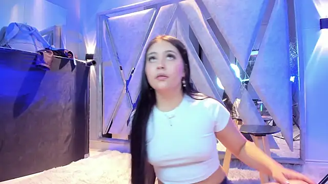 Annie9  online show from April 2026 03:33:01 AM