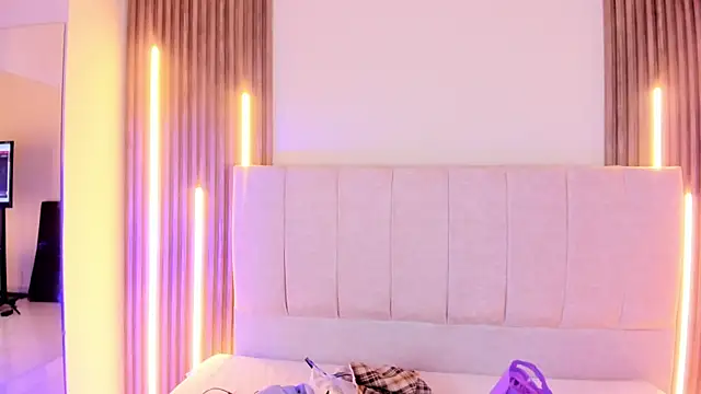 Annie9  online show from April 2026 03:31:01 AM