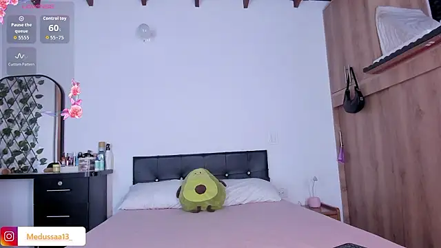 medussa13  online show from March 2026 12:08:01 PM