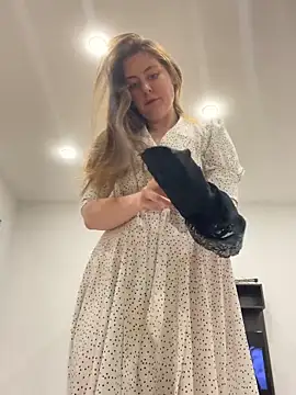 Snapshot of Topvi_ chatting on December 2025 02:32:02 PM Topvi online show from December 2025 02:32:02 PM