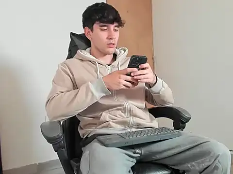 leo030809 online show from March 2026 03:00:01 AM