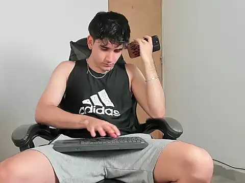 leo030809 online show from April 2026 04:54:02 PM