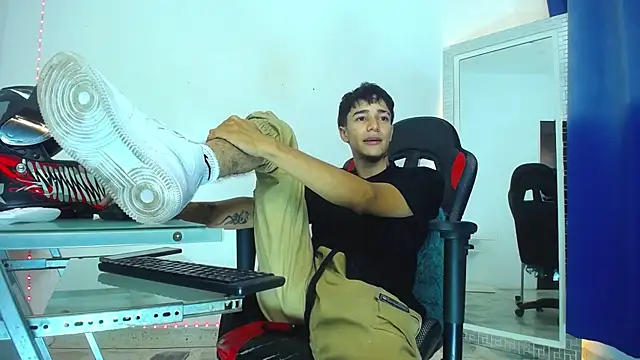 Zacktk7 online show from December 2024 02:19:01 AM