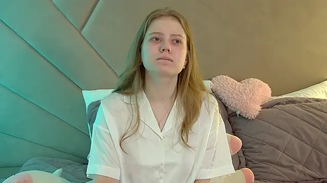 SelinSwarovski online show from April 2026 06:10:01 PM