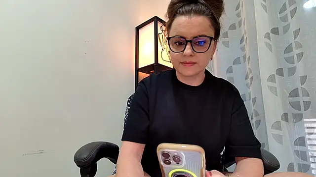 Eelleen online show from June 2026 12:39:01 PM