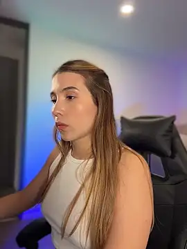 SophieRaily  online show from March 2026 10:50:01 PM