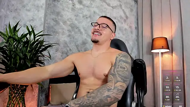 boyc022  online show from April 2026 12:25:01 PM