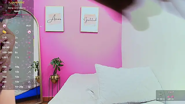 hornybarelylegalgirl online show from February 2025 12:43:02 PM