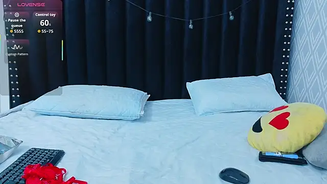 hornybarelylegalgirl online show from December 2025 12:32:01 PM