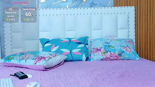 hornybarelylegalgirl online show from April 2026 12:32:01 PM