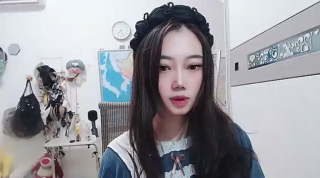 Cherie-xinxin01 online show from December 2024 08:34:01 AM