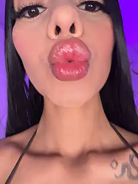 Tiffanny online show from April 2026 03:01:01 PM