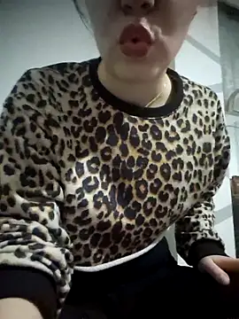 Snapshot of SUSELLAM1 chatting on March 2025 06:19:01 PM SUSELLAM1 online show from March 2025 06:19:01 PM