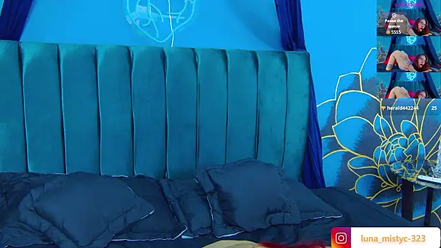 Lunamistyc online show from March 2026 08:02:02 PM