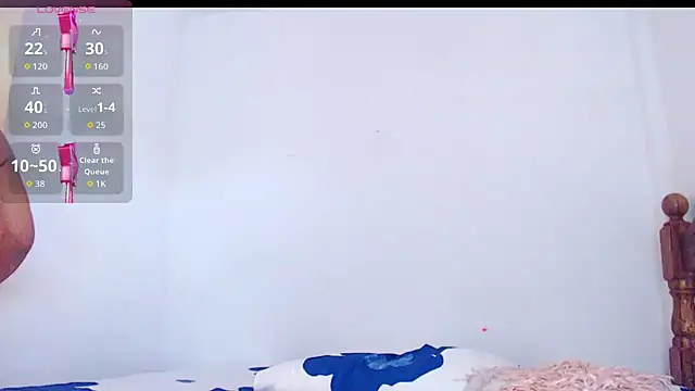 Snapshot of blondebitchlitle chatting on June 2026 12:44:01 PM blondebitchlitle online show from June 2026 12:44:01 PM