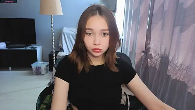 Snapshot of SweetLinaa chatting on June 2026 07:57:01 AM SweetLinaa online show from June 2026 07:57:01 AM