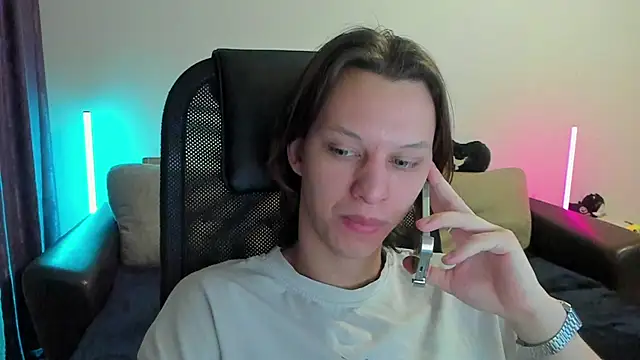 Ostin meow online show from April 2026 04:18:01 PM