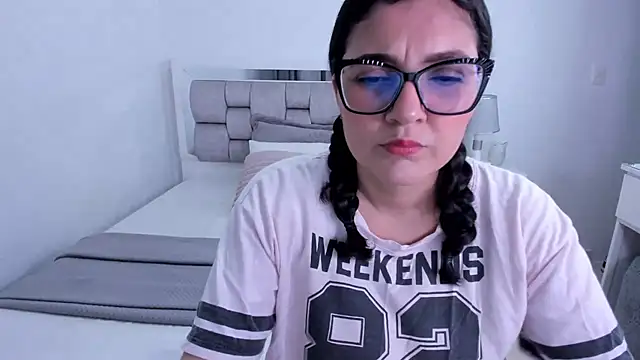 Snapshot of Camilaa_bueno chatting on June 2026 11:53:02 PM Camilaa bueno online show from June 2026 11:53:02 PM