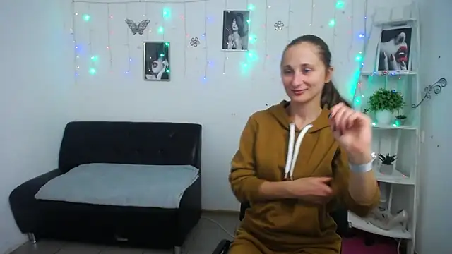 MichelLeee online show from September 2025 11:14:01 AM