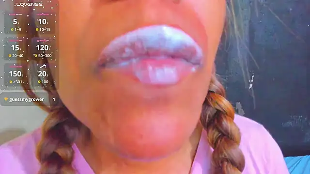 KamariaFyre online show from November 2025 03:20:02 AM