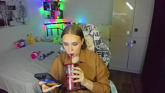 LinaTruly online show from May 2026 09:02:02 PM