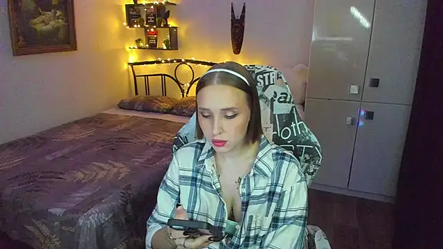 Snapshot of LinaTruly chatting on June 2026 09:06:01 PM LinaTruly online show from June 2026 09:06:01 PM