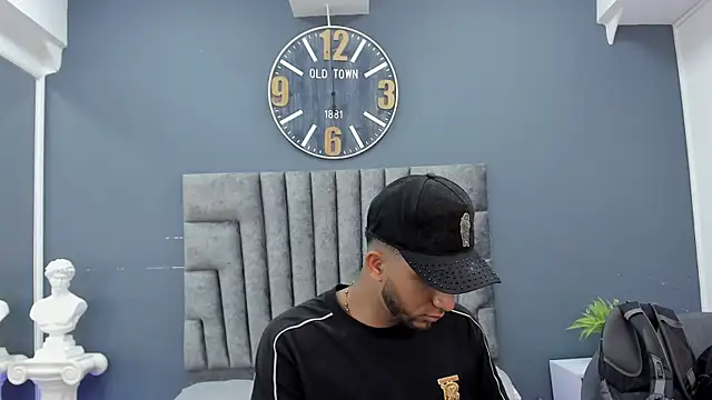 Robin Rief online show from April 2026 07:29:01 PM