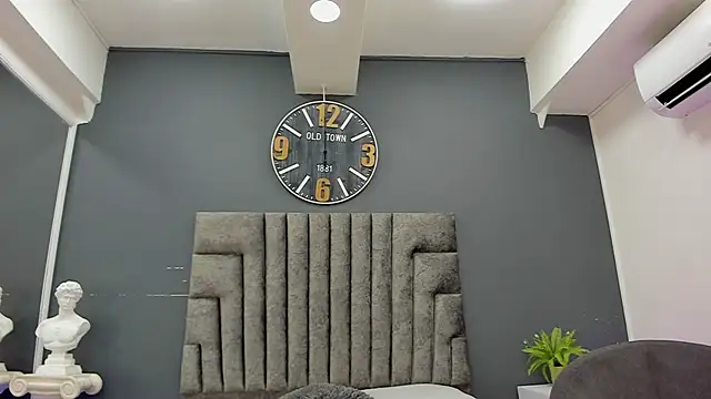 Robin Rief online show from April 2026 07:36:02 PM