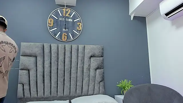 Robin Rief online show from April 2026 07:29:02 PM