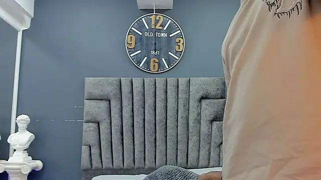 Robin Rief online show from April 2026 08:20:01 PM