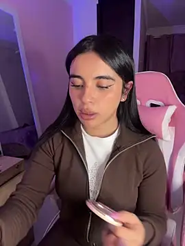 Emily-14 online show from April 2026 01:15:01 AM