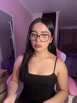 Emily-14 online show from April 2026 04:38:01 AM
