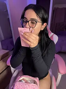 Emily-14 online show from May 2026 06:21:02 AM