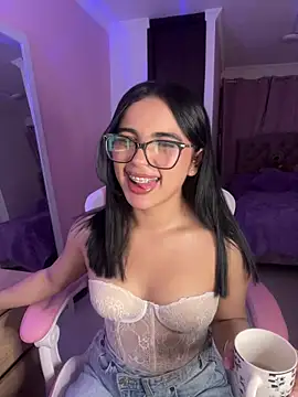 Emily-14 online show from May 2026 05:35:01 AM
