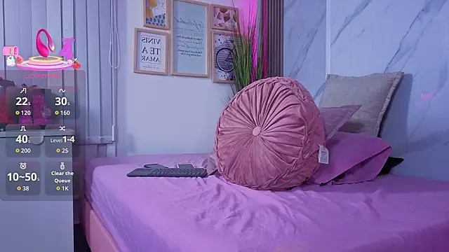 Chlooee   online show from March 2026 03:06:02 AM