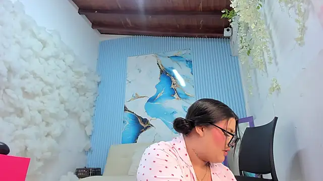 Danniela18  online show from June 2026 12:19:01 PM