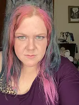 Snapshot of leenieb88 chatting on December 2024 04:06:01 PM leenieb88 online show from December 2024 04:06:01 PM