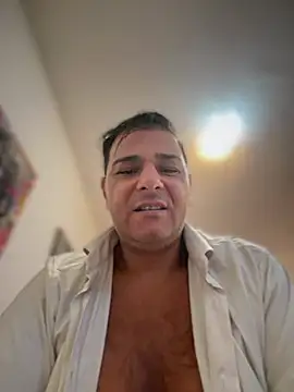 Snapshot of SecretlyDD chatting on February 2026 04:47:02 PM SecretlyDD online show from February 2026 04:47:02 PM