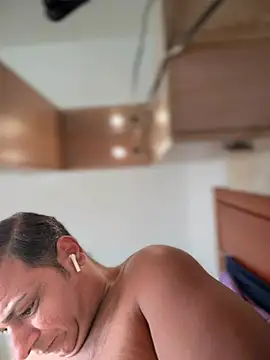 Snapshot of SecretlyDD chatting on February 2026 09:50:01 AM SecretlyDD online show from February 2026 09:50:01 AM