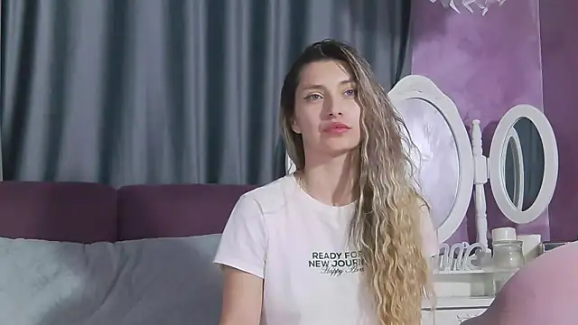 JustEmma online show from February 2025 05:20:01 PM