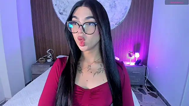 Snapshot of RoseCassie chatting on May 2026 01:06:01 PM RoseCassie online show from May 2026 01:06:01 PM