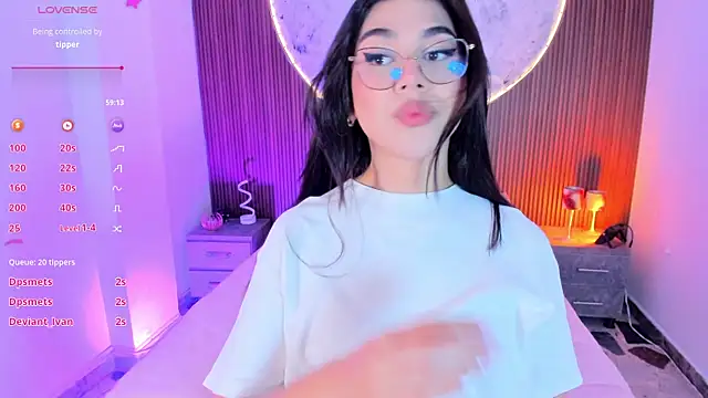 Snapshot of RoseCassie chatting on June 2026 02:01:02 PM RoseCassie online show from June 2026 02:01:02 PM