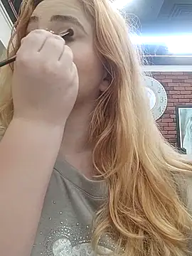 AliceWest  online show from April 2026 04:01:02 PM