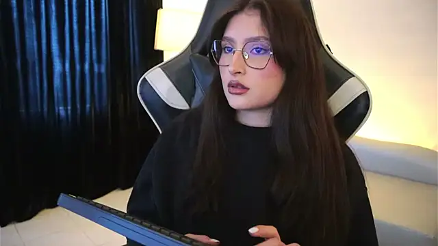 Daisha Riley online show from April 2026 01:05:02 PM